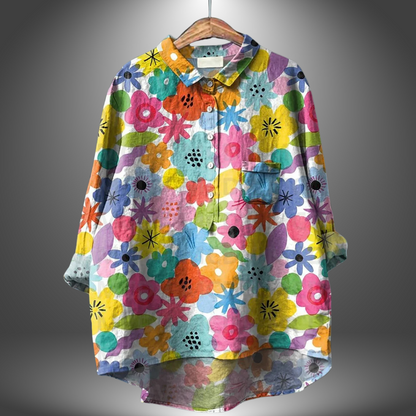 Orsolya - Losvallende damesblouse met kunstzinnige print en kraag