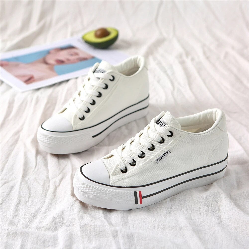 Fadila - Dames platform sneakers met minimalistische zooldetails