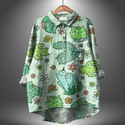 Orsolya - Losvallende damesblouse met kunstzinnige print en kraag