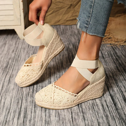 Susanne - Dames sleehak met gehaakt detail en elastische enkelband