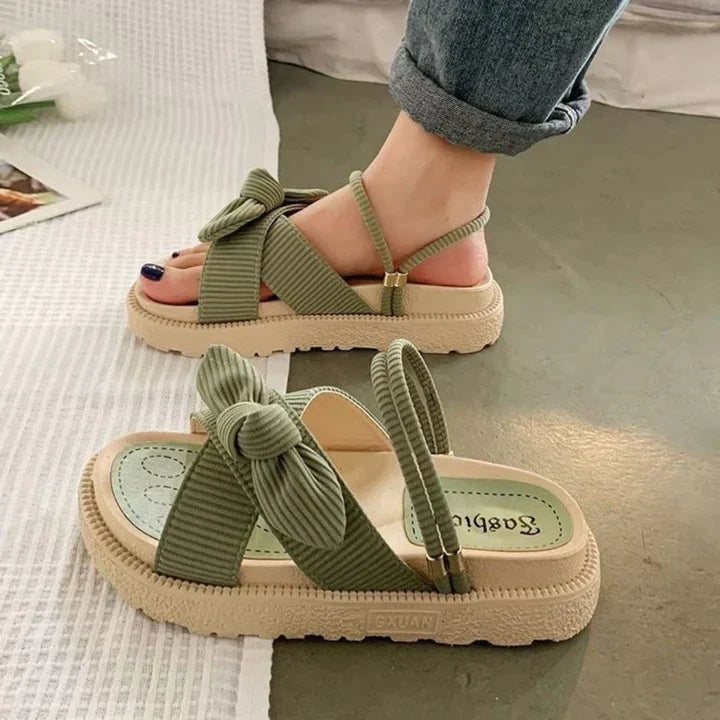 Flair - Lichte vrouwensandalen met strik