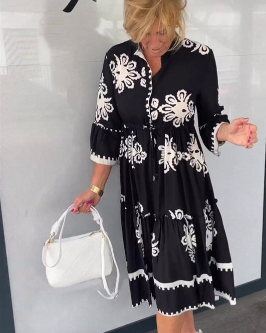 Claudette – Vrouwelijke midi-jurk met grafisch borduurmotief