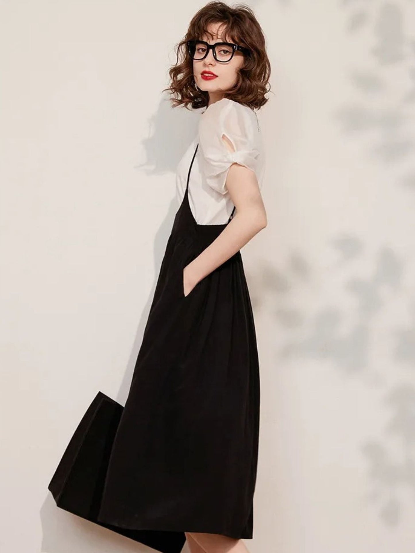 Lidia – Dames set met pofmouwtop en midirok met bandjes