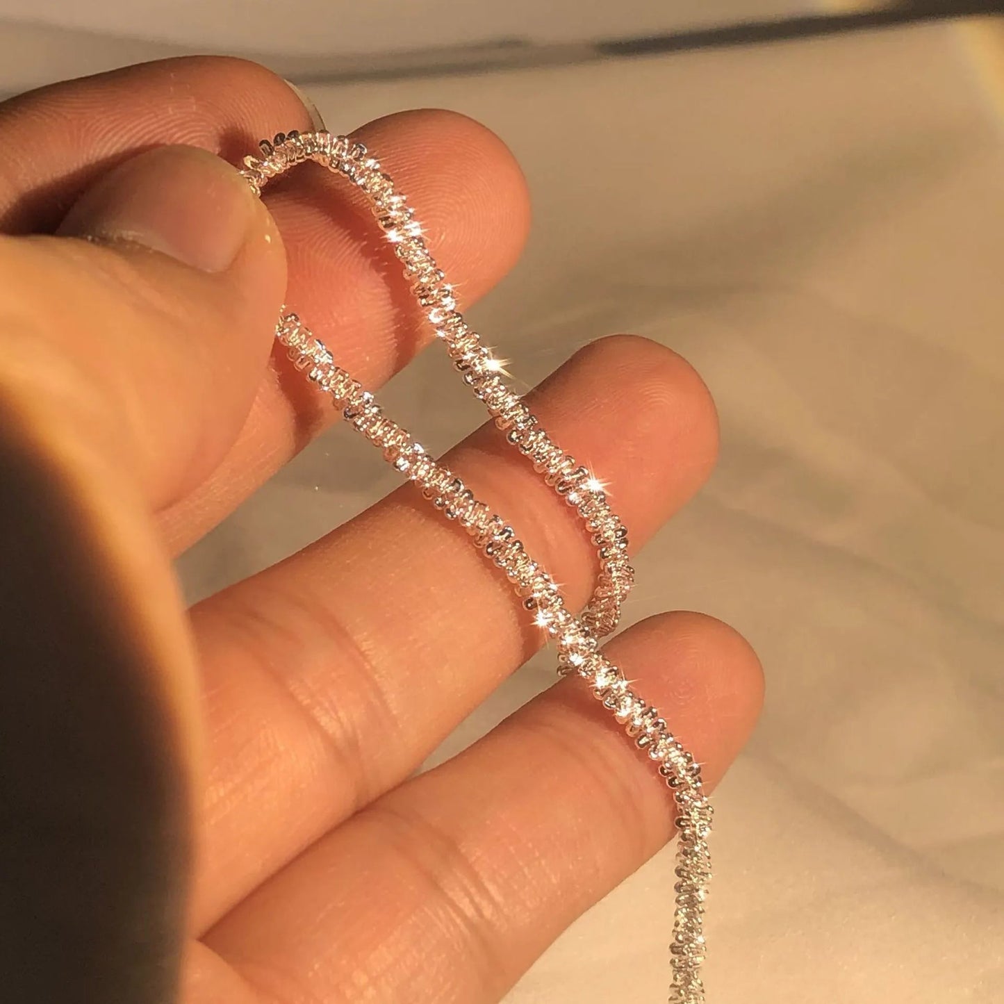 Fijne damesarmband met subtiele fonkelsteenjes
