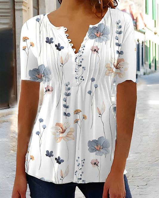 Lianne – Bloemenprint top met knoopjes en zachte halslijn