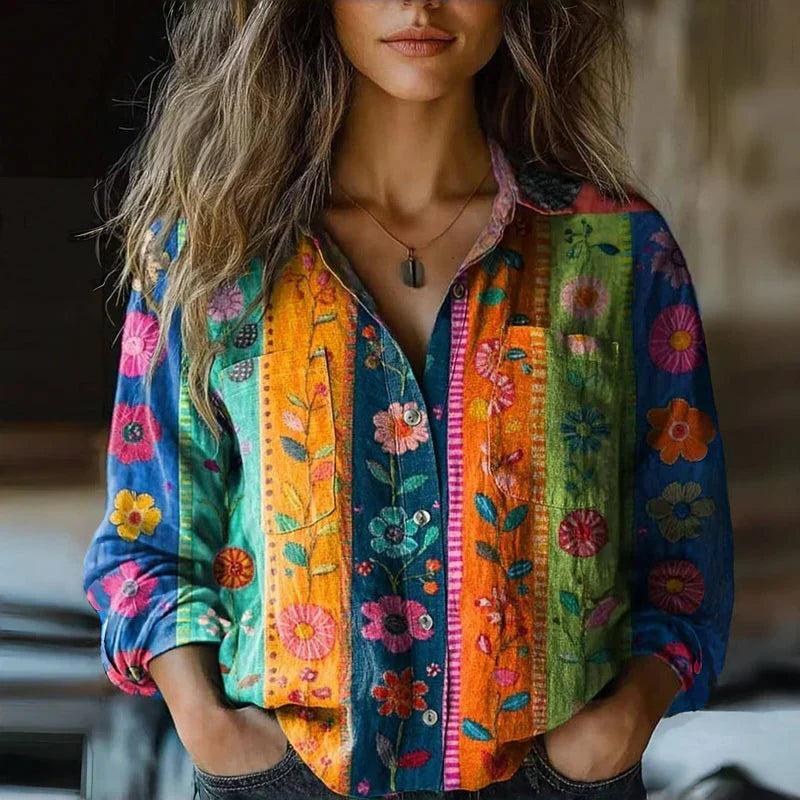 Eufemia - Dames blouse met knopen en folkloristische print
