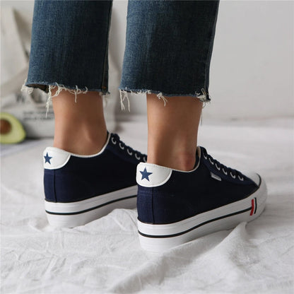 Fadila - Dames platform sneakers met minimalistische zooldetails