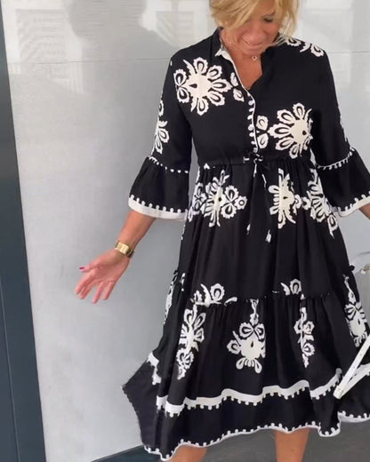 Claudette – Vrouwelijke midi-jurk met grafisch borduurmotief