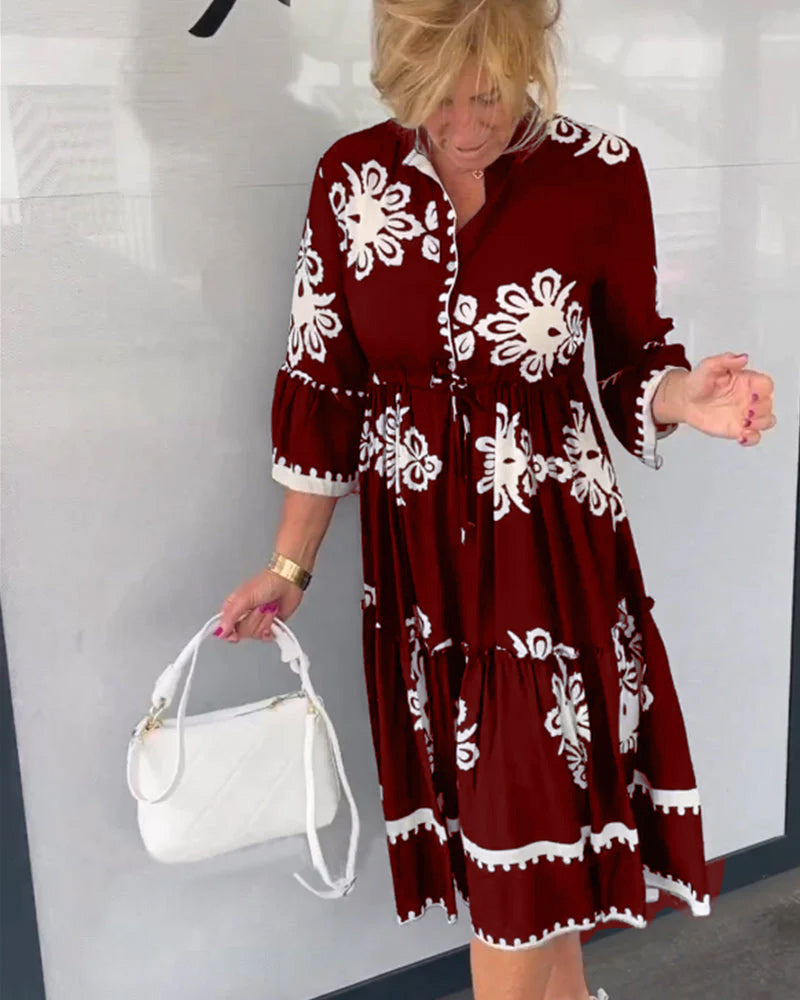 Claudette – Vrouwelijke midi-jurk met grafisch borduurmotief