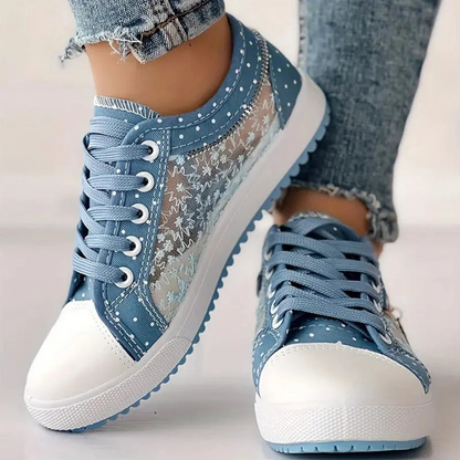Thora - Damessneakers met kanten panelen en speelse details