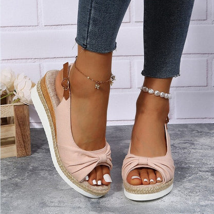 Dominika - Dames plateau sandalen met knoopdetail en sleehak