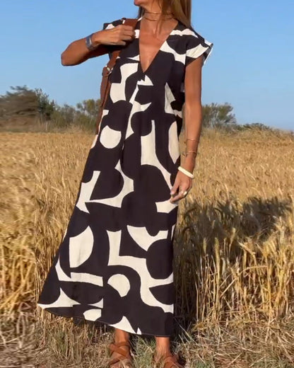 Margaux – Wijdvallende jurk met grafische print en V-hals
