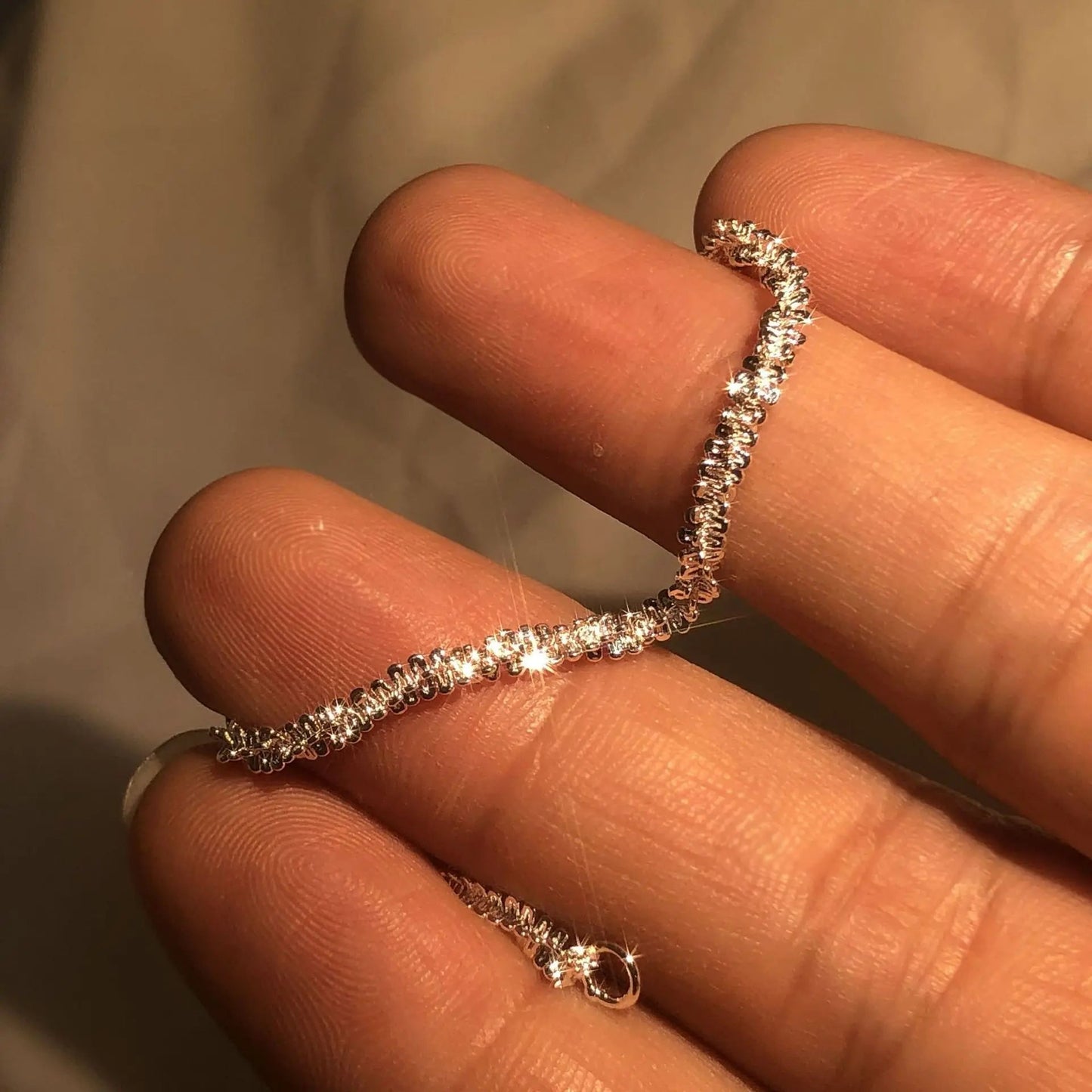 Fijne damesarmband met subtiele fonkelsteenjes