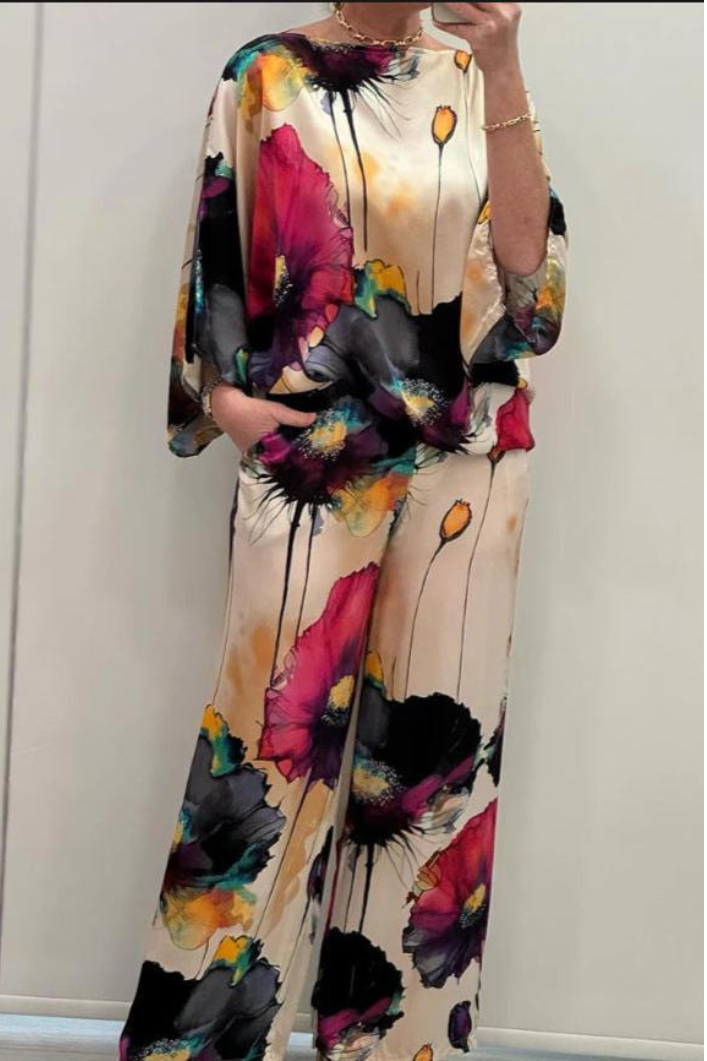 Teresa – Luxe damespak met expressieve bloemenprint