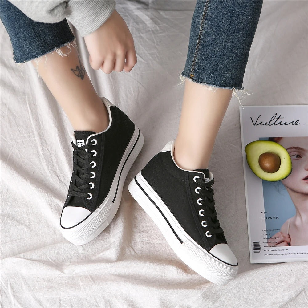 Fadila - Dames platform sneakers met minimalistische zooldetails
