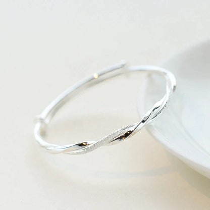 Damesarmband met gevlochten glans en vloeiende twist