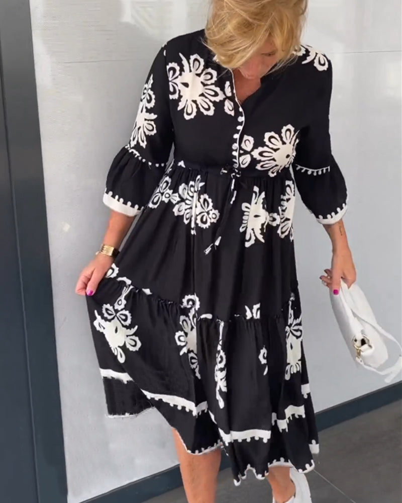 Claudette – Vrouwelijke midi-jurk met grafisch borduurmotief