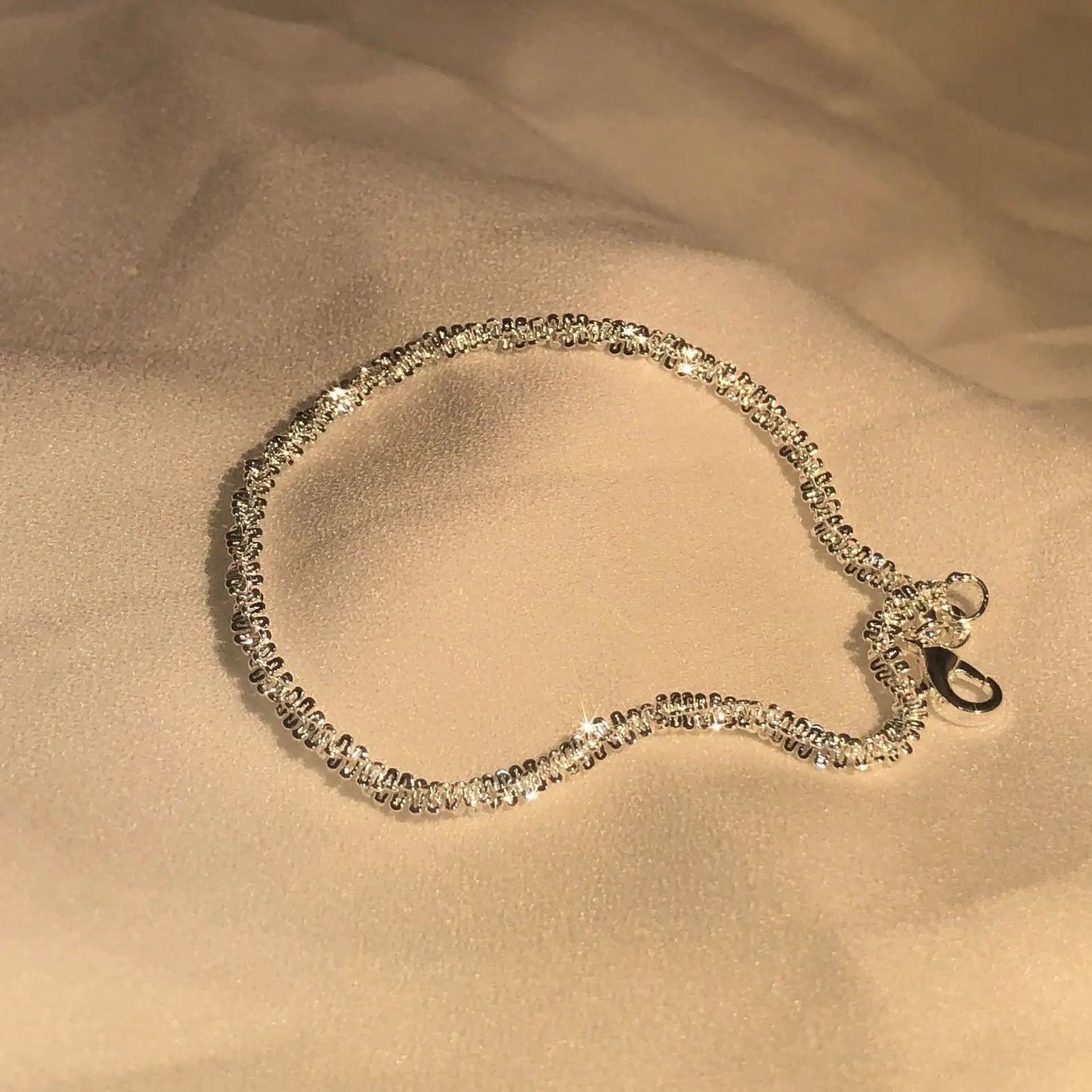 Fijne damesarmband met subtiele fonkelsteenjes