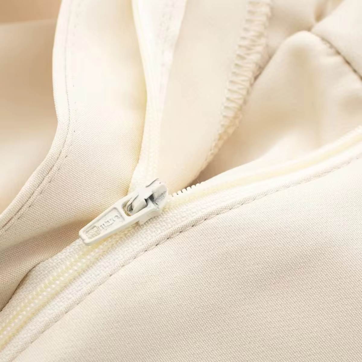 Cassie - Elegance broek met rits aan de voorkant Beige