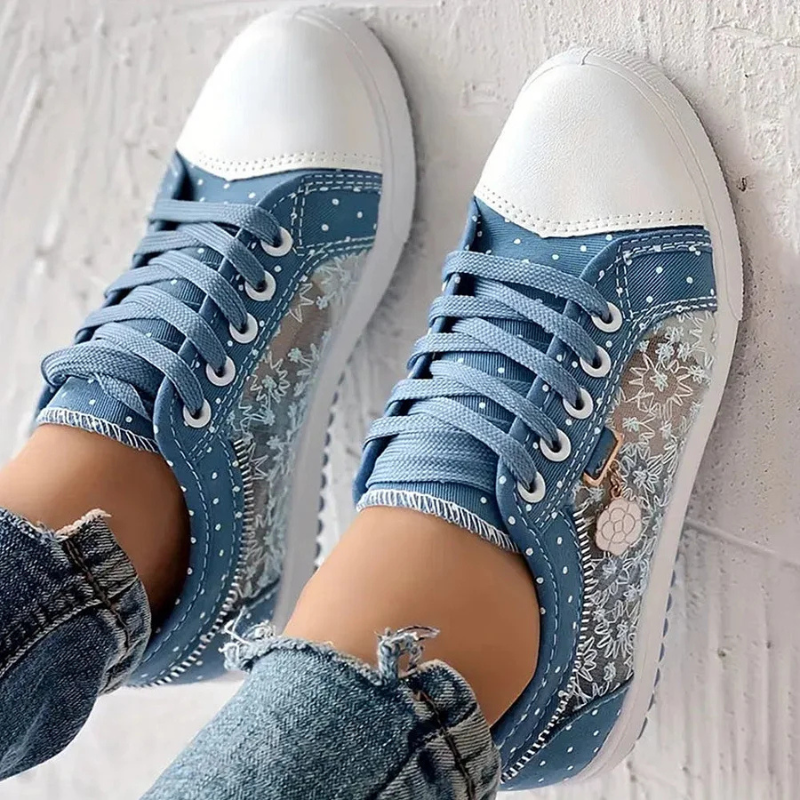 Thora - Damessneakers met kanten panelen en speelse details