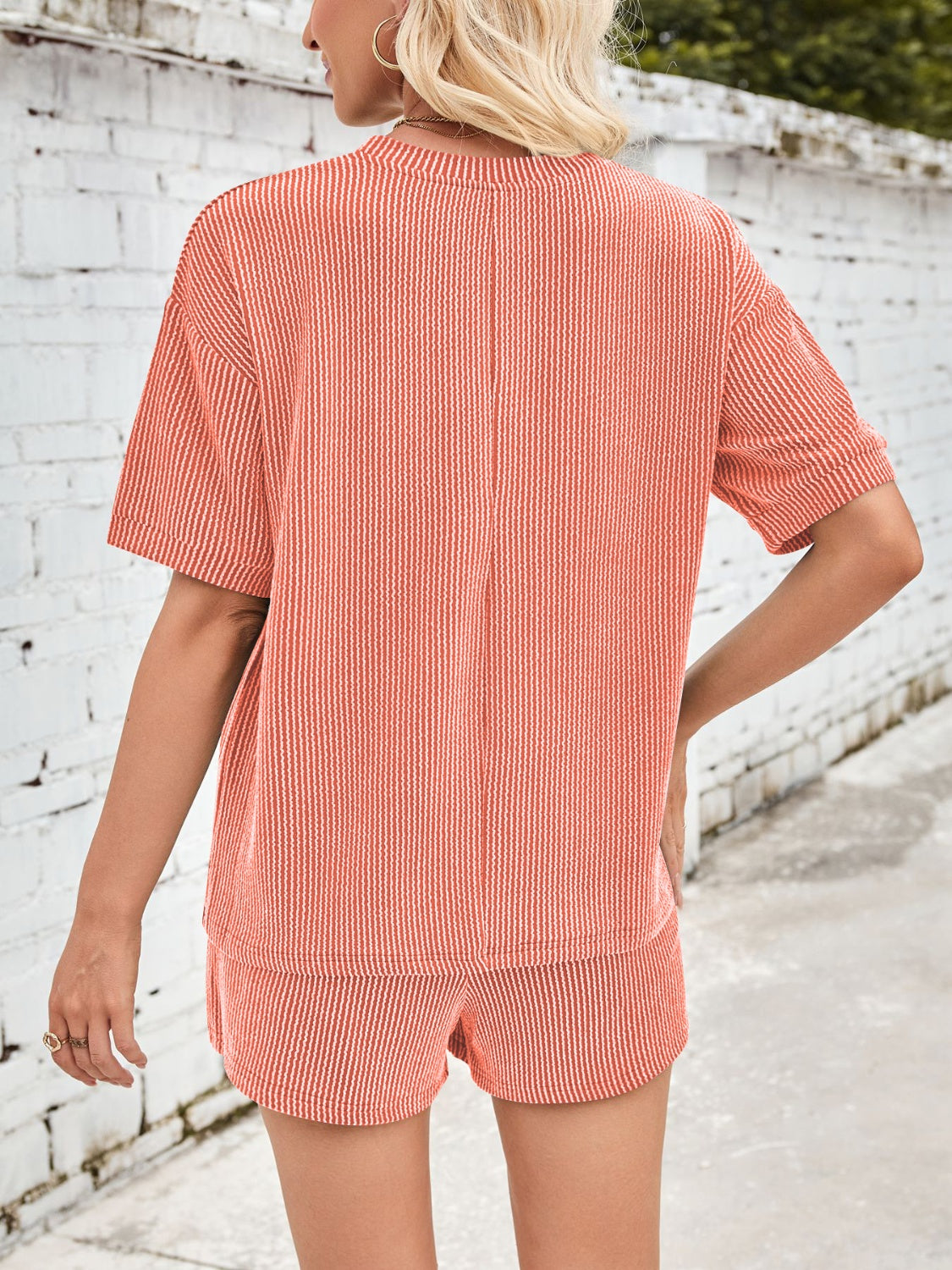 Sylwia - Geribbelde dames lounge set met short en T-shirt