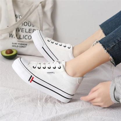 Fadila - Dames platform sneakers met minimalistische zooldetails