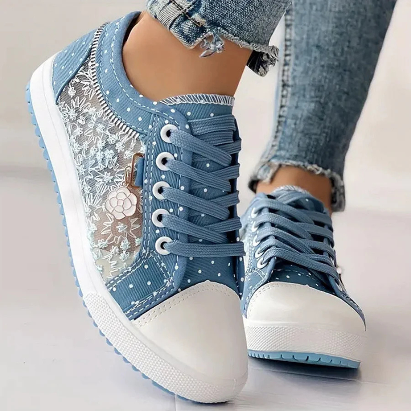 Thora - Damessneakers met kanten panelen en speelse details