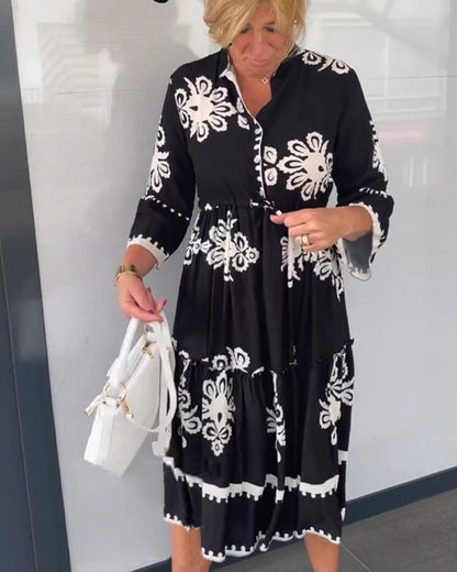 Claudette – Vrouwelijke midi-jurk met grafisch borduurmotief