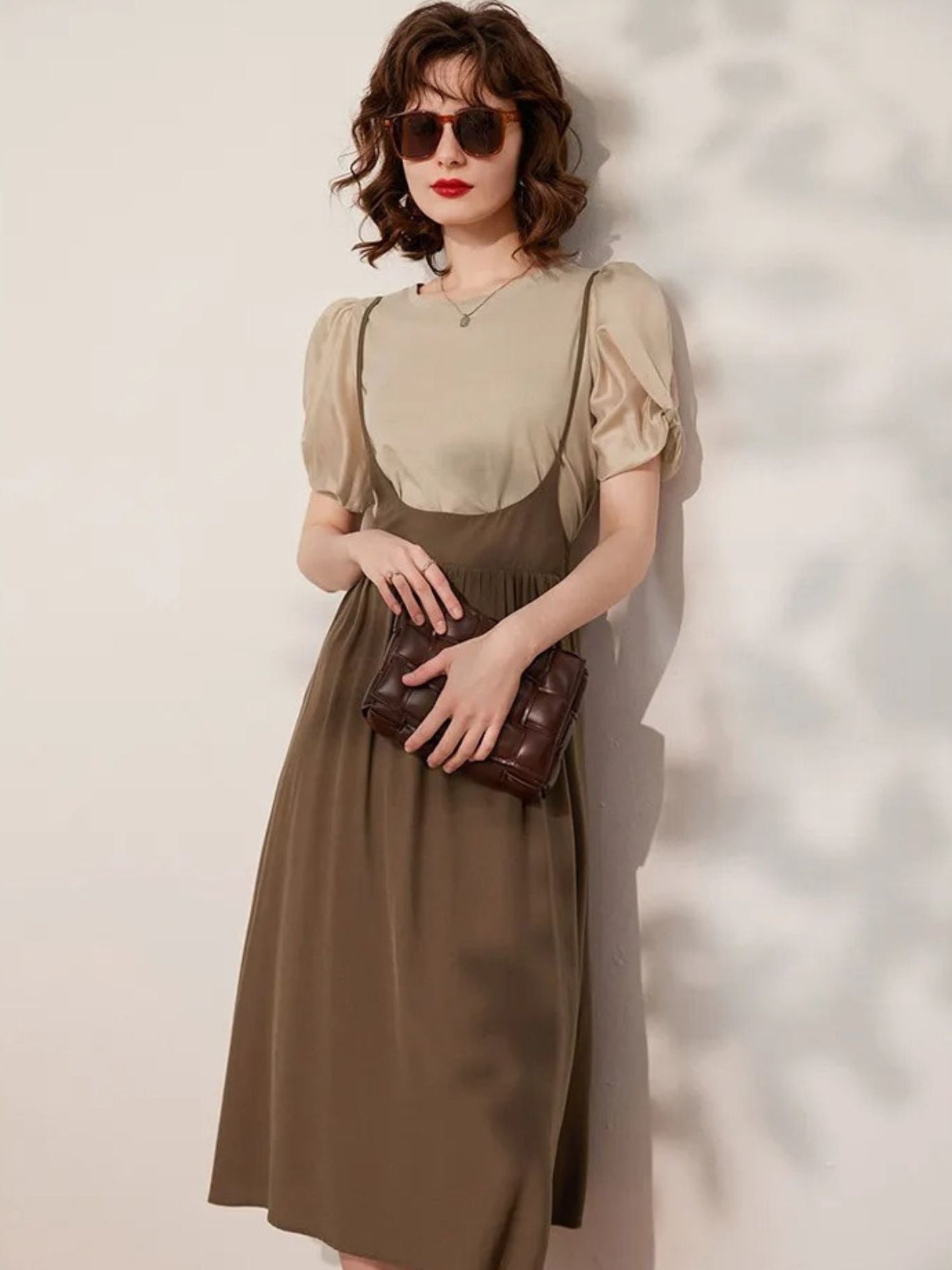 Lidia – Dames set met pofmouwtop en midirok met bandjes