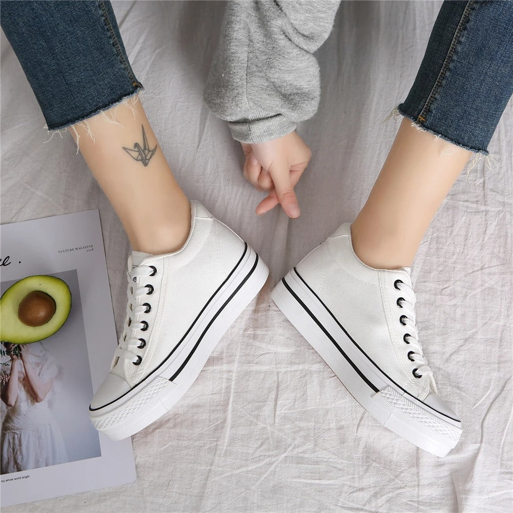 Fadila - Dames platform sneakers met minimalistische zooldetails
