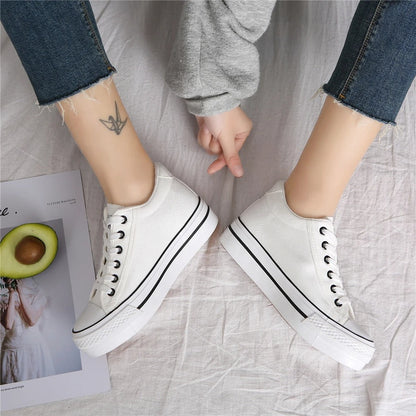 Fadila - Dames platform sneakers met minimalistische zooldetails