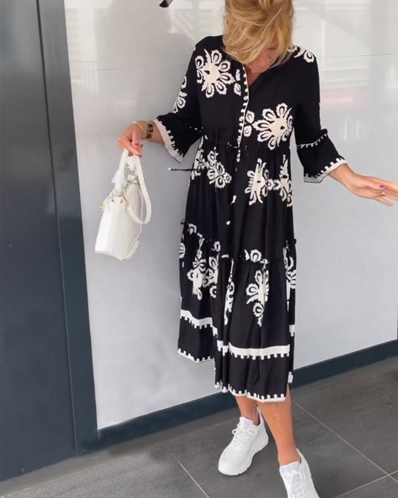Claudette – Vrouwelijke midi-jurk met grafisch borduurmotief