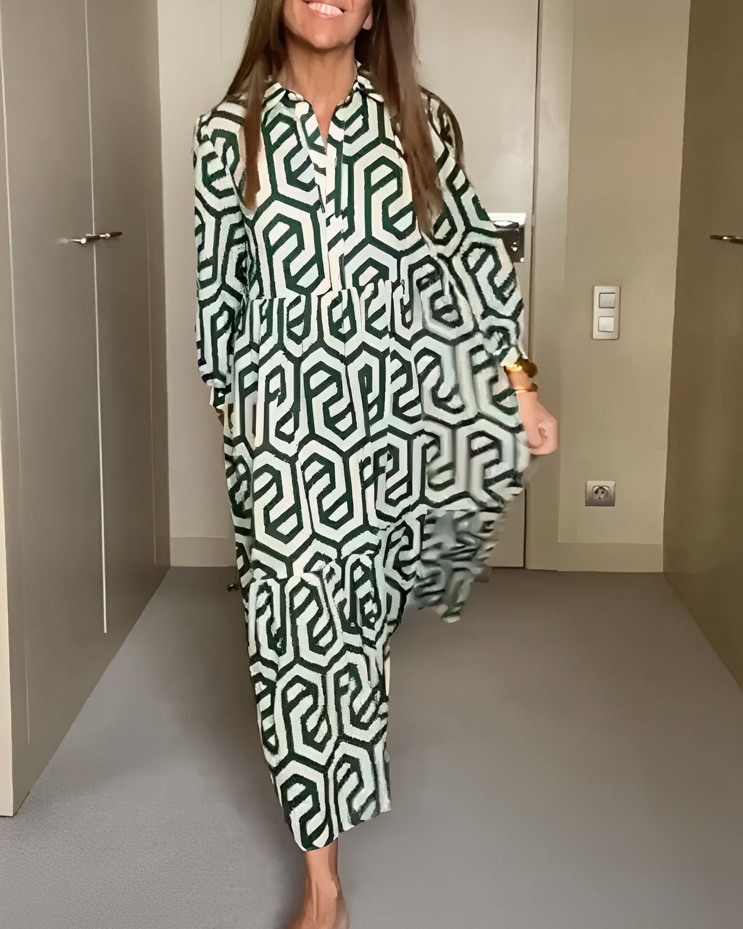Greta – Maxi-jurk met grafisch doolhofmotief