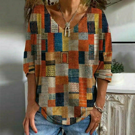 Bessie - Dames top met abstract patchwork motief en v-hals
