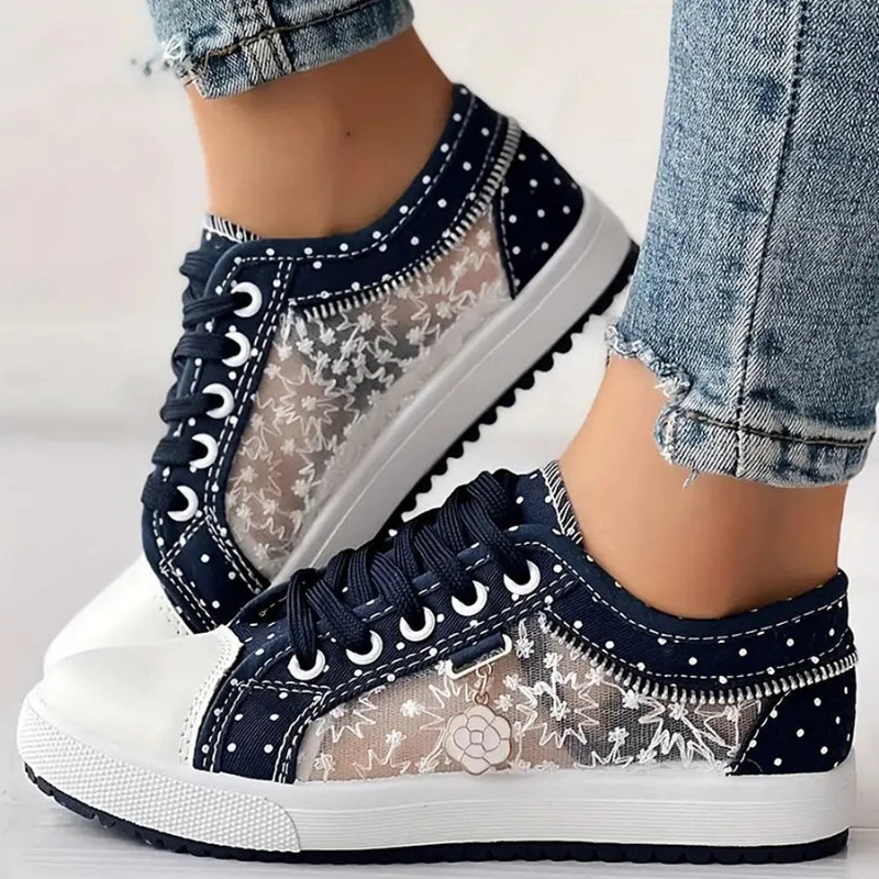 Thora - Damessneakers met kanten panelen en speelse details