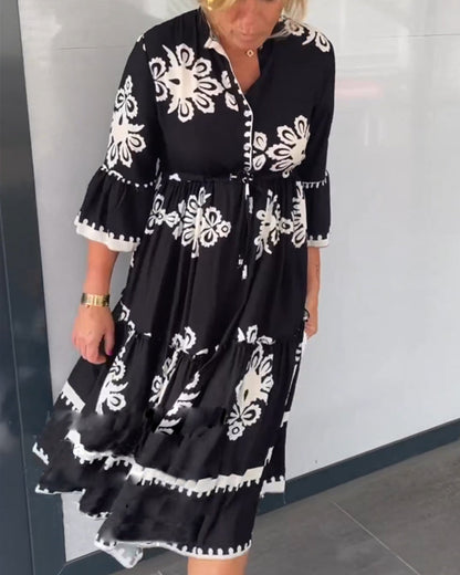 Claudette – Vrouwelijke midi-jurk met grafisch borduurmotief