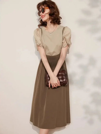 Lidia – Dames set met pofmouwtop en midirok met bandjes