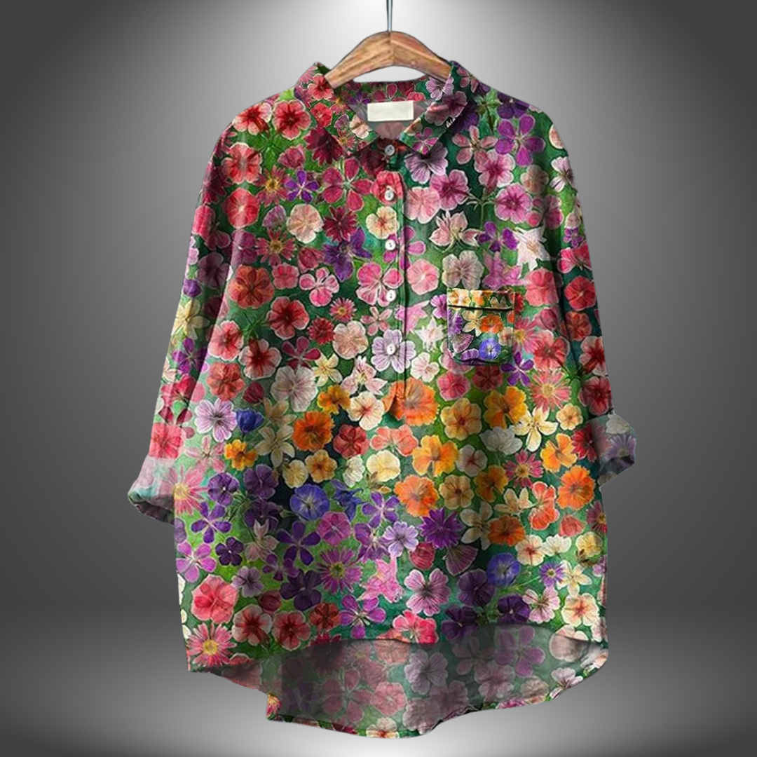 Orsolya - Losvallende damesblouse met kunstzinnige print en kraag