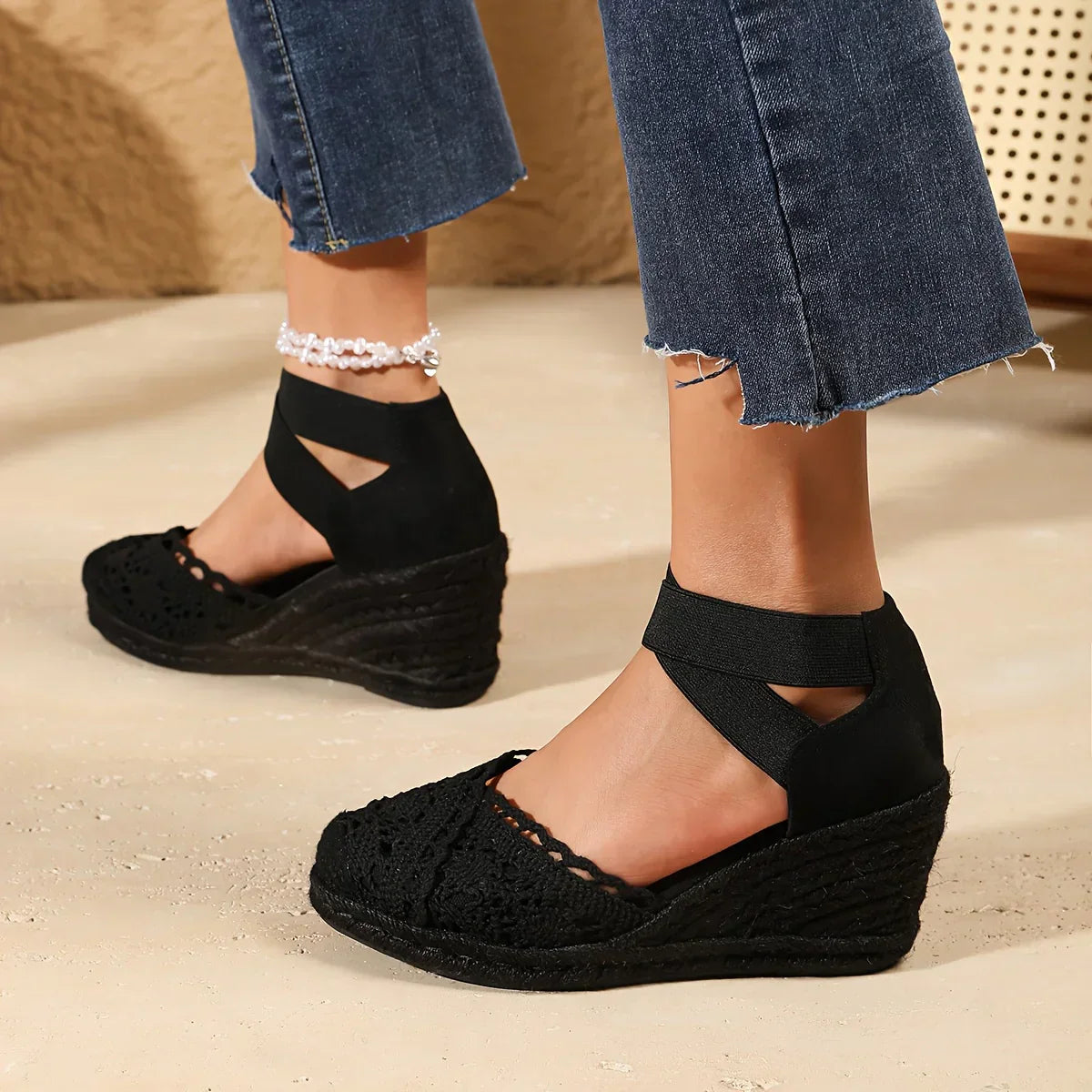 Susanne - Dames sleehak met gehaakt detail en elastische enkelband