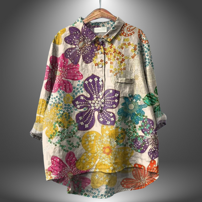 Orsolya - Losvallende damesblouse met kunstzinnige print en kraag