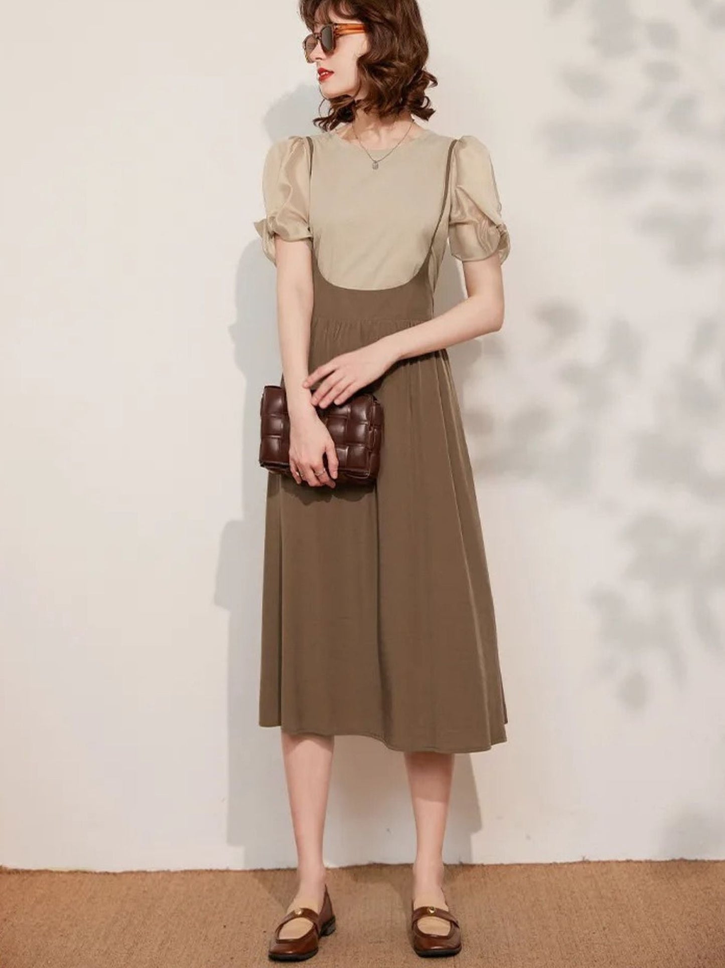 Lidia – Dames set met pofmouwtop en midirok met bandjes