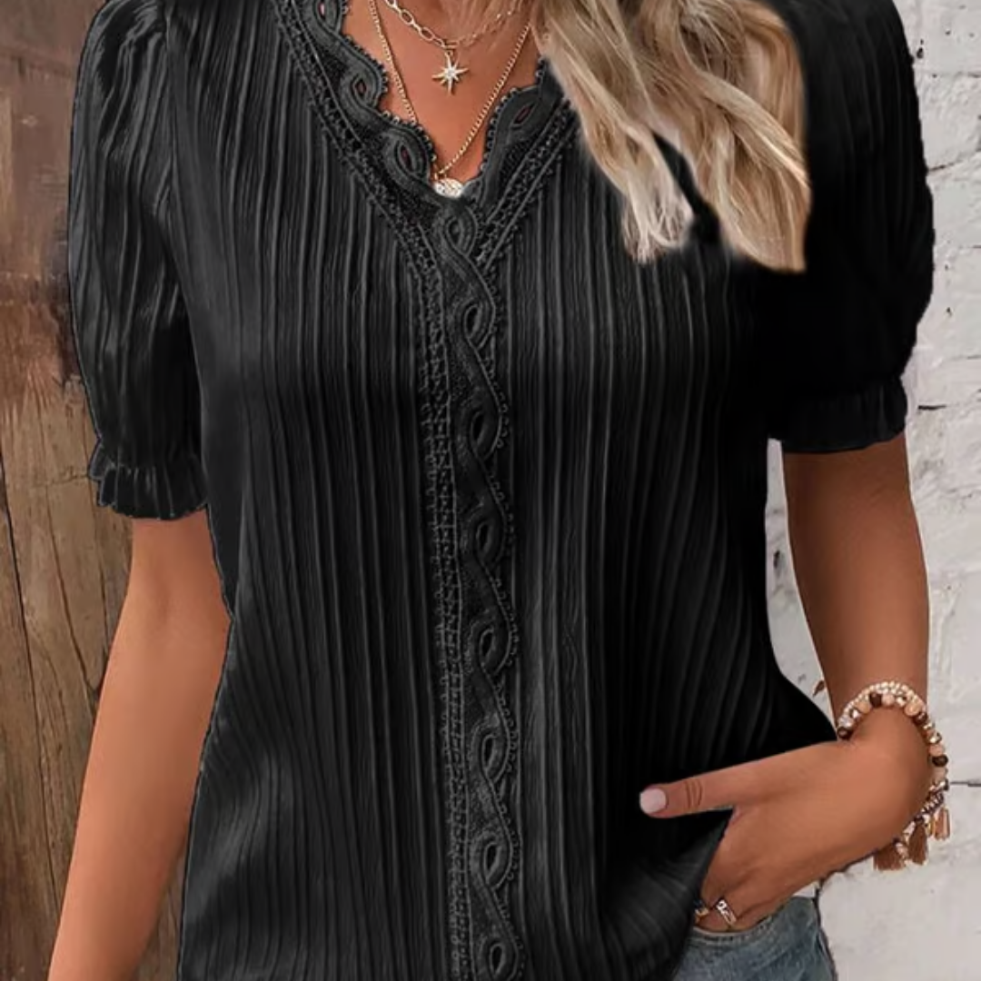 Aino – Elegante V-hals kanten blouse