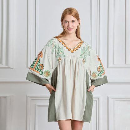 Mabelle – Dames tuniekjurk met v-hals en geborduurde details