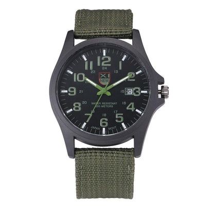 Robuuste horloge in militaire stijl met verlicht wijzerplaat