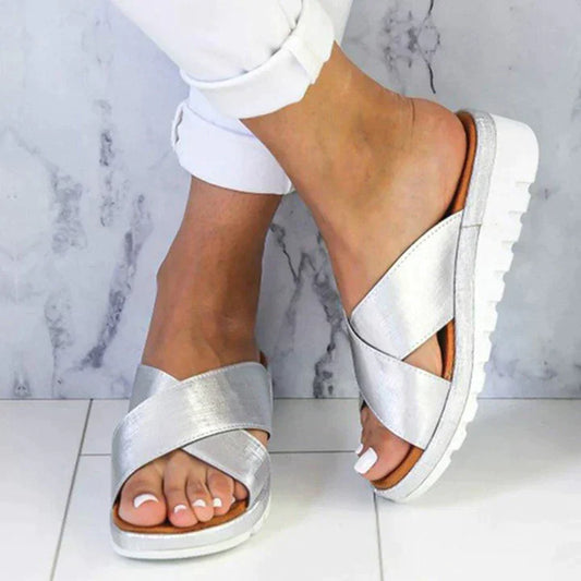Sophronia - Vrouwelijke sandalen met gekruiste bandjes