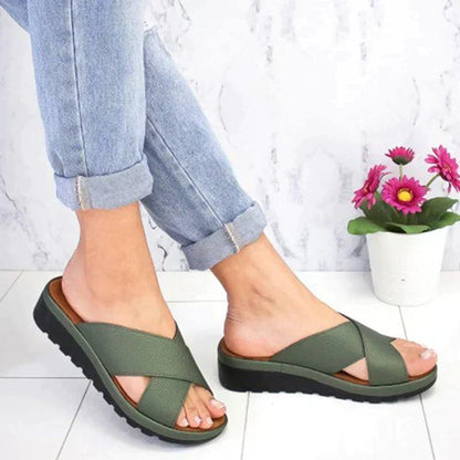 Sophronia - Vrouwelijke sandalen met gekruiste bandjes