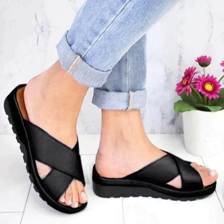 Sophronia - Vrouwelijke sandalen met gekruiste bandjes