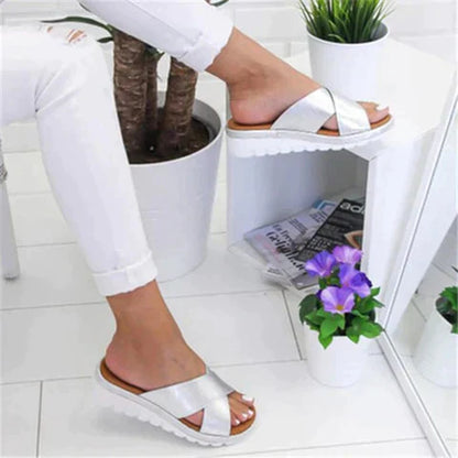 Sophronia - Vrouwelijke sandalen met gekruiste bandjes