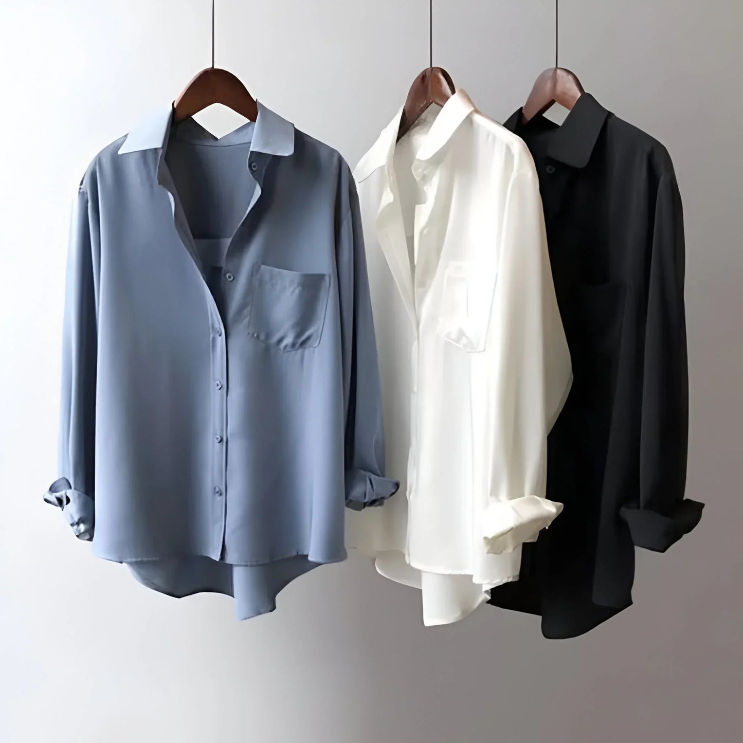 Isa – Losvallende damesblouse met contrasterende kraag