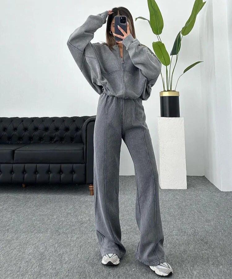 Lucía - Dames lounge set met rechte jogger en cropped bomberjack